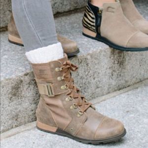 Sorel Major Carly Leather Boots w/ribbon laces